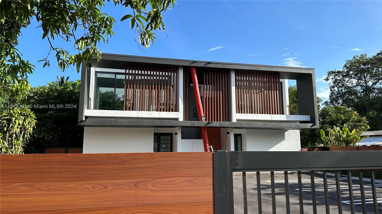 OAK RIDGE PARK - Residential Income