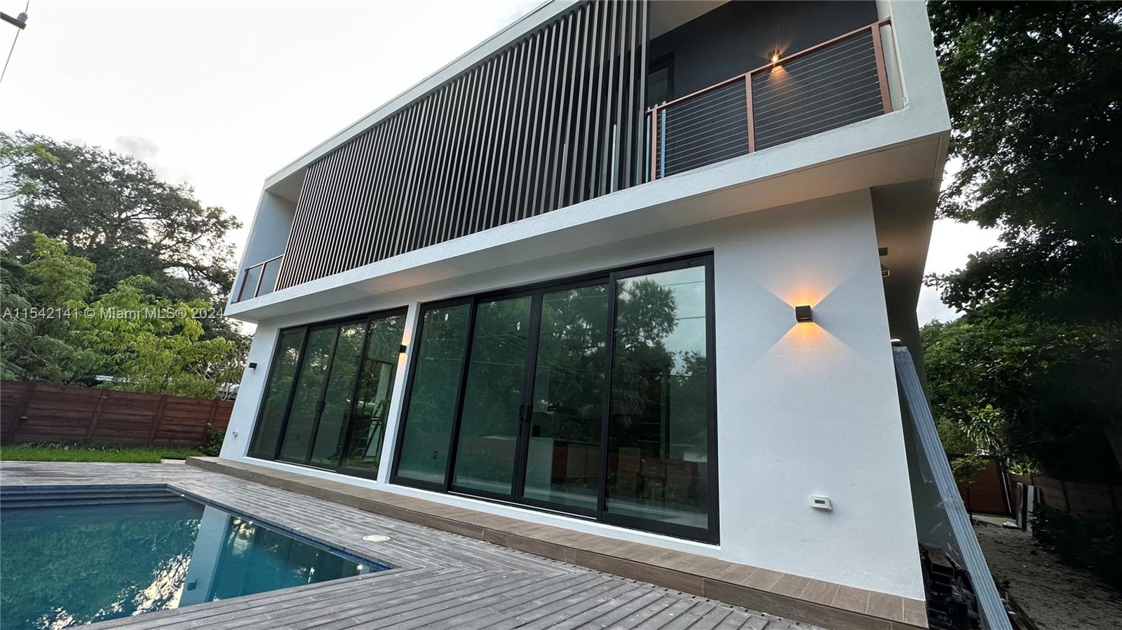 OAK RIDGE PARK - Residential Income