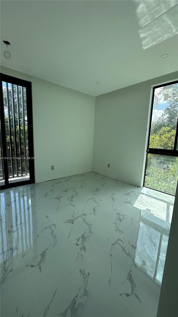 OAK RIDGE PARK - Residential Income