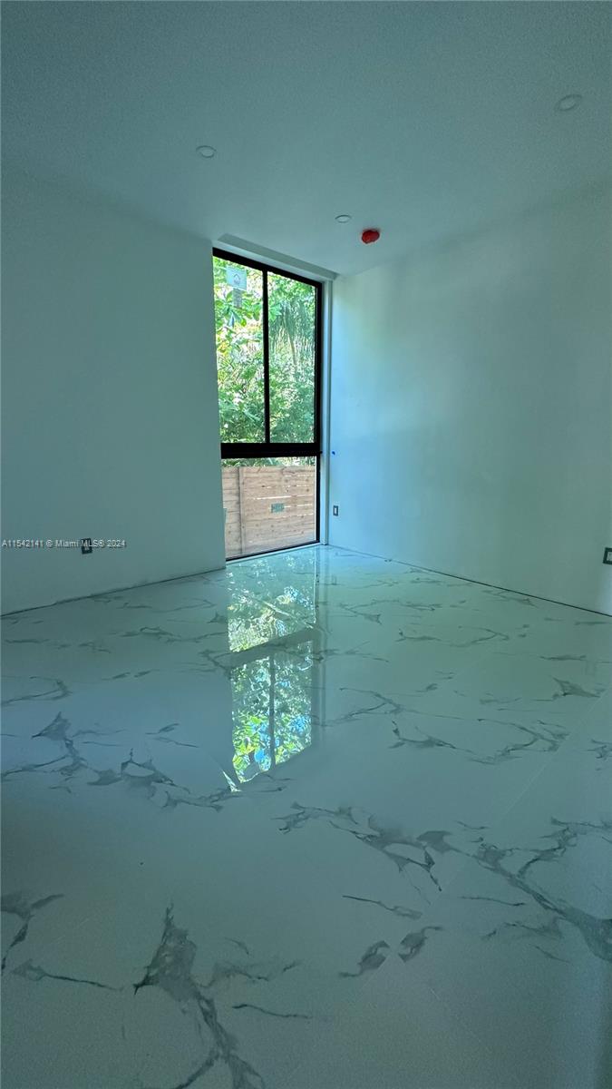 OAK RIDGE PARK - Residential Income