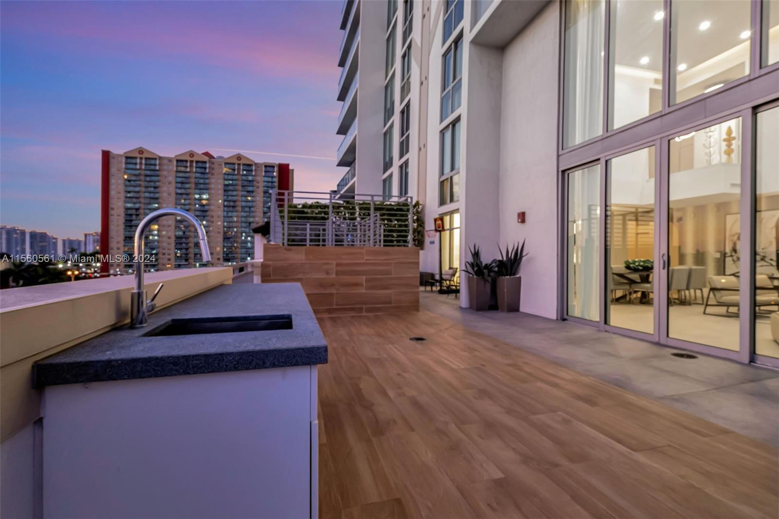 PARQUE TOWERS CONDO - Residential