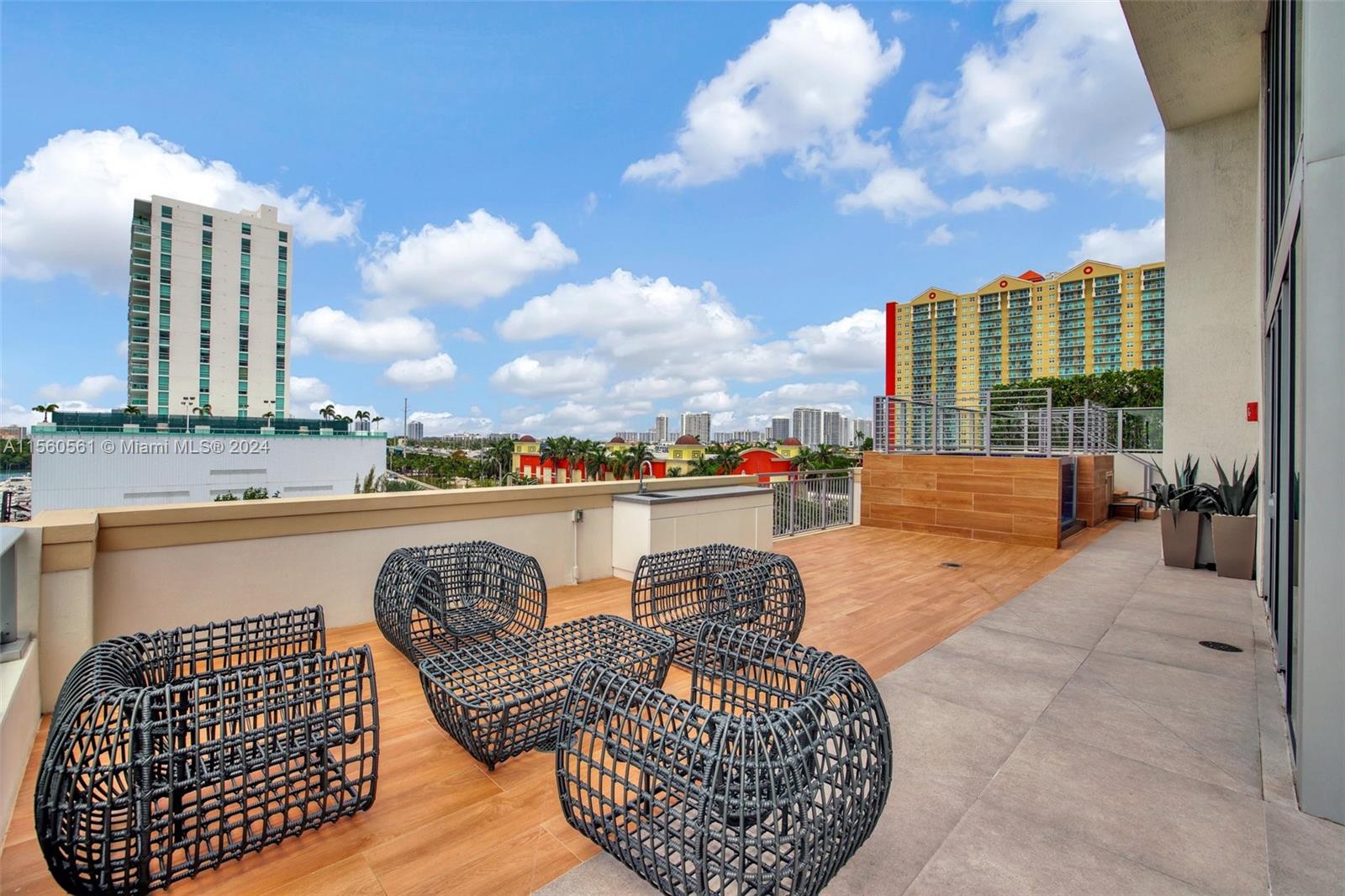 PARQUE TOWERS CONDO - Residential