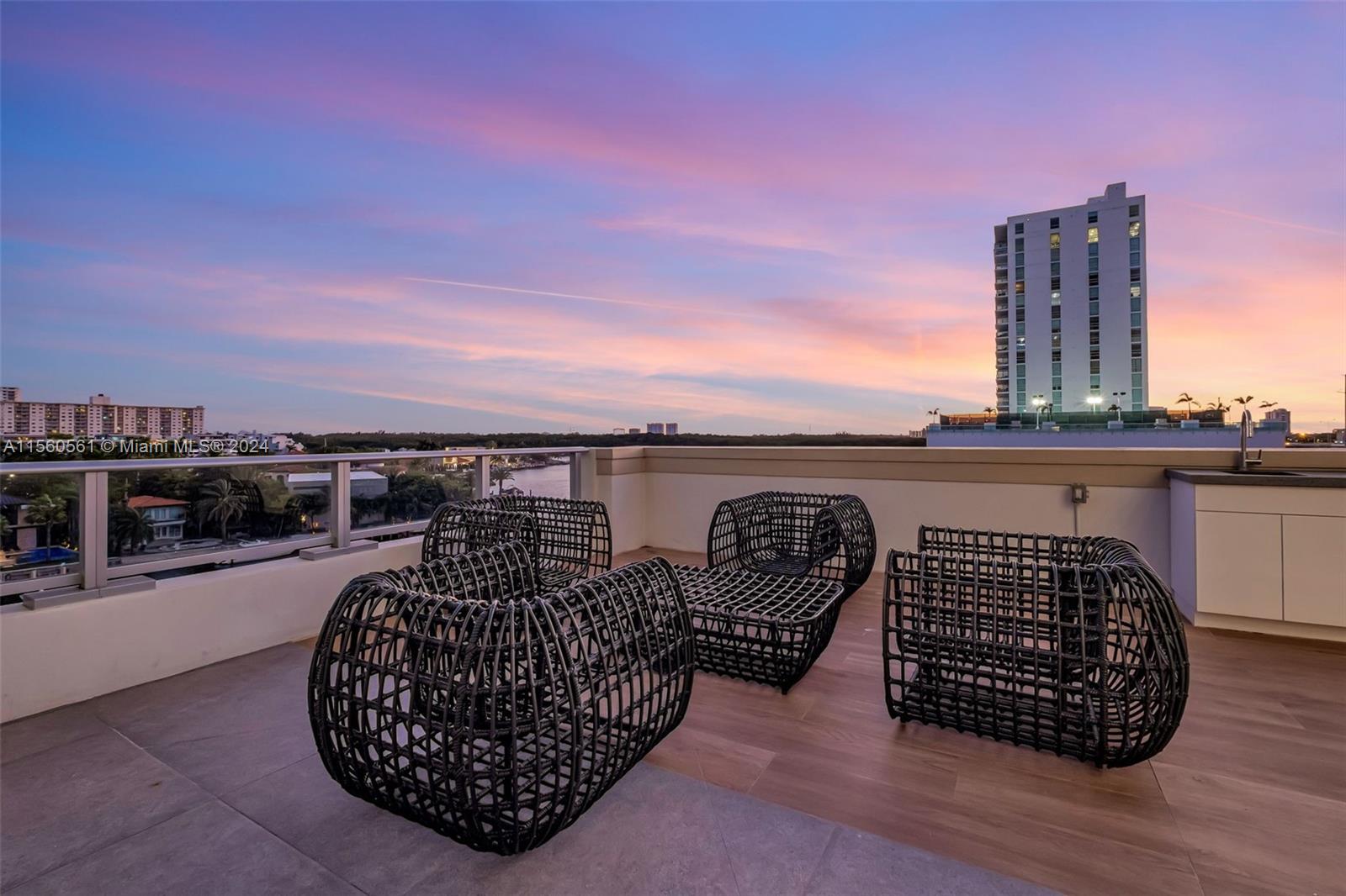 PARQUE TOWERS CONDO - Residential