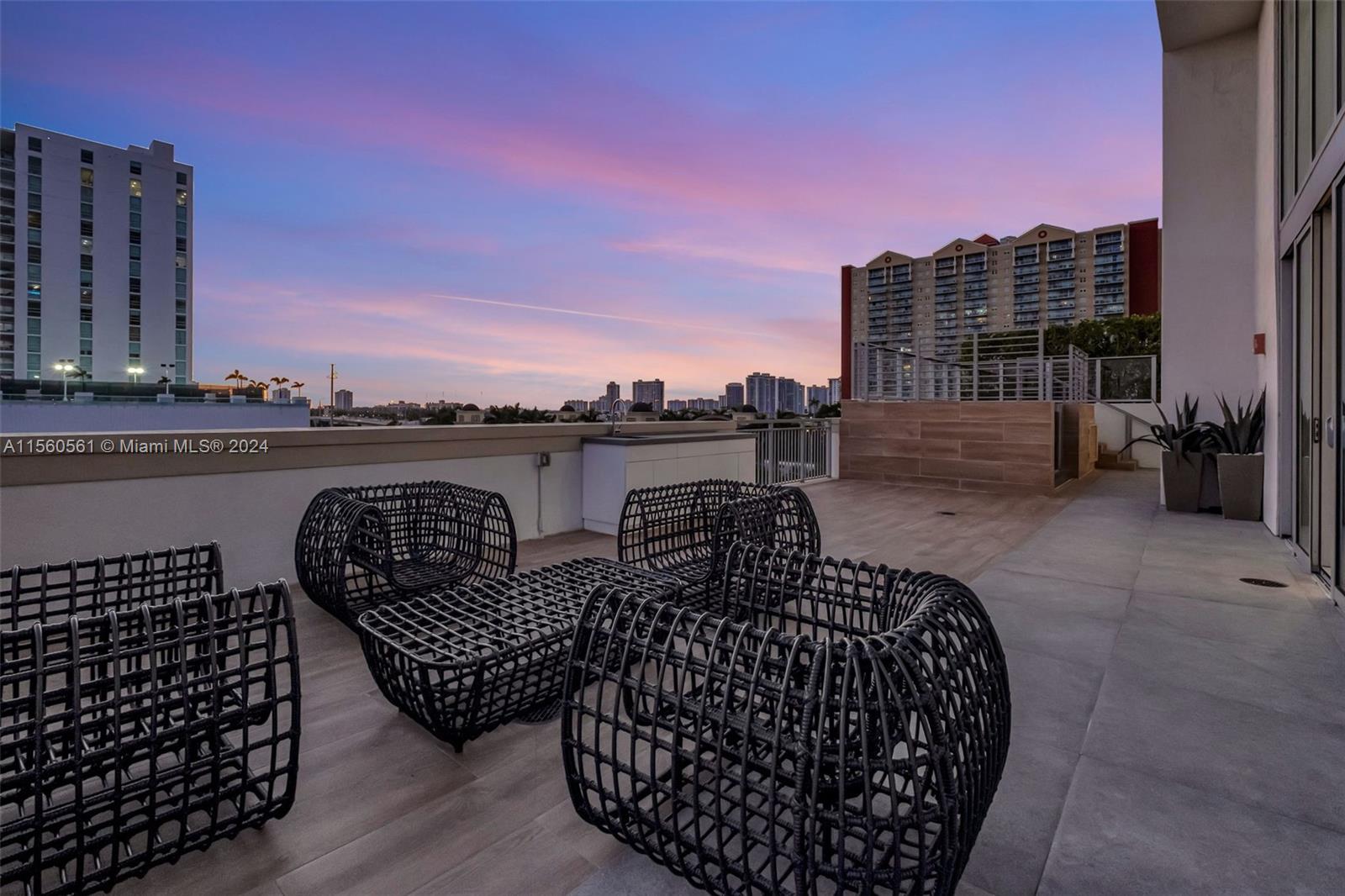 PARQUE TOWERS CONDO - Residential