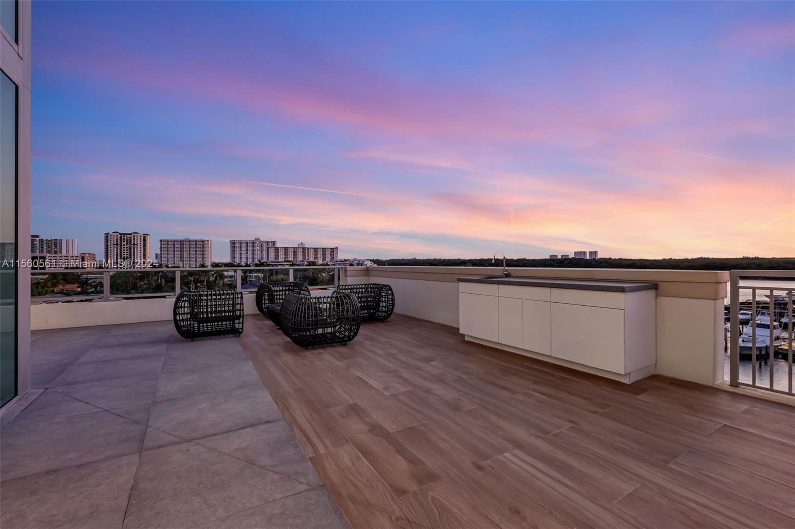 PARQUE TOWERS CONDO - Residential