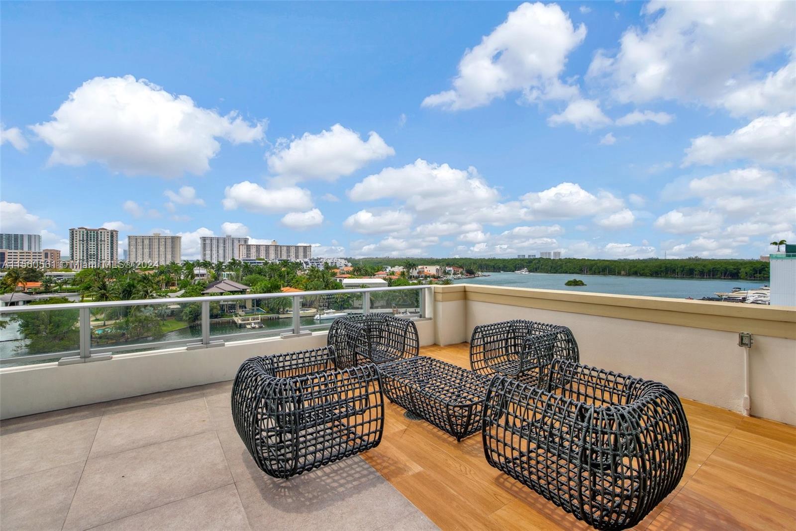 PARQUE TOWERS CONDO - Residential