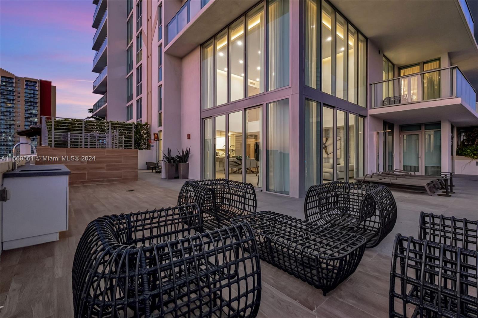 PARQUE TOWERS CONDO - Residential