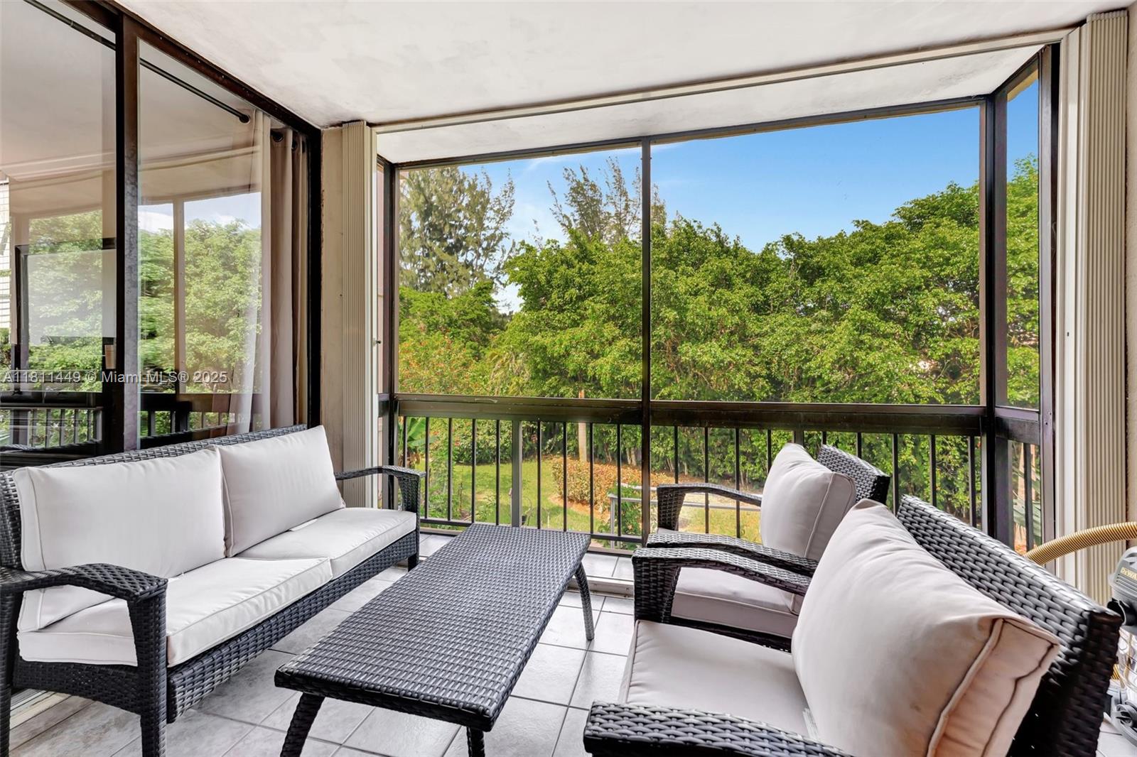 8411 Forest Hills Dr 208, Coral Springs, Broward County, Florida - 3 Bedrooms  
2 Bathrooms - 