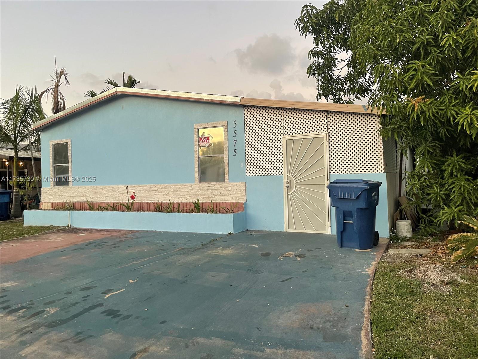 Beautiful 3 bed 2 bath mobile home with new roof, remodeled, ready for your new home
