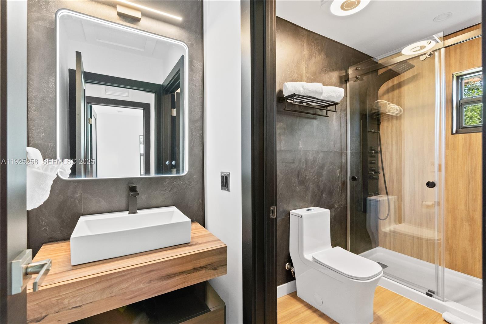 BUNCHE PARK - Residential Lease