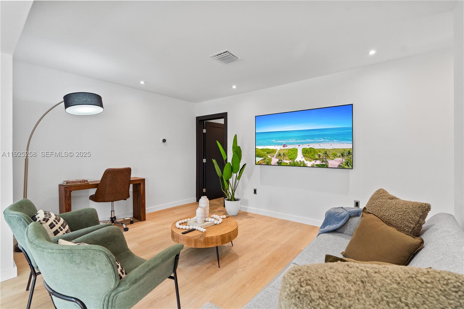 BUNCHE PARK - Residential Lease