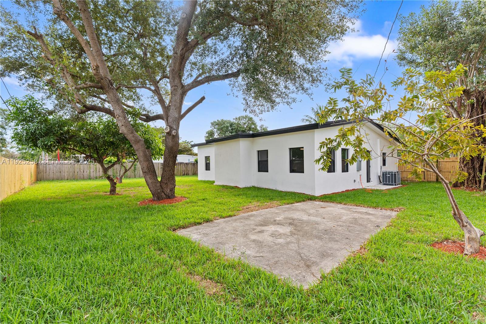 BUNCHE PARK - Residential Lease