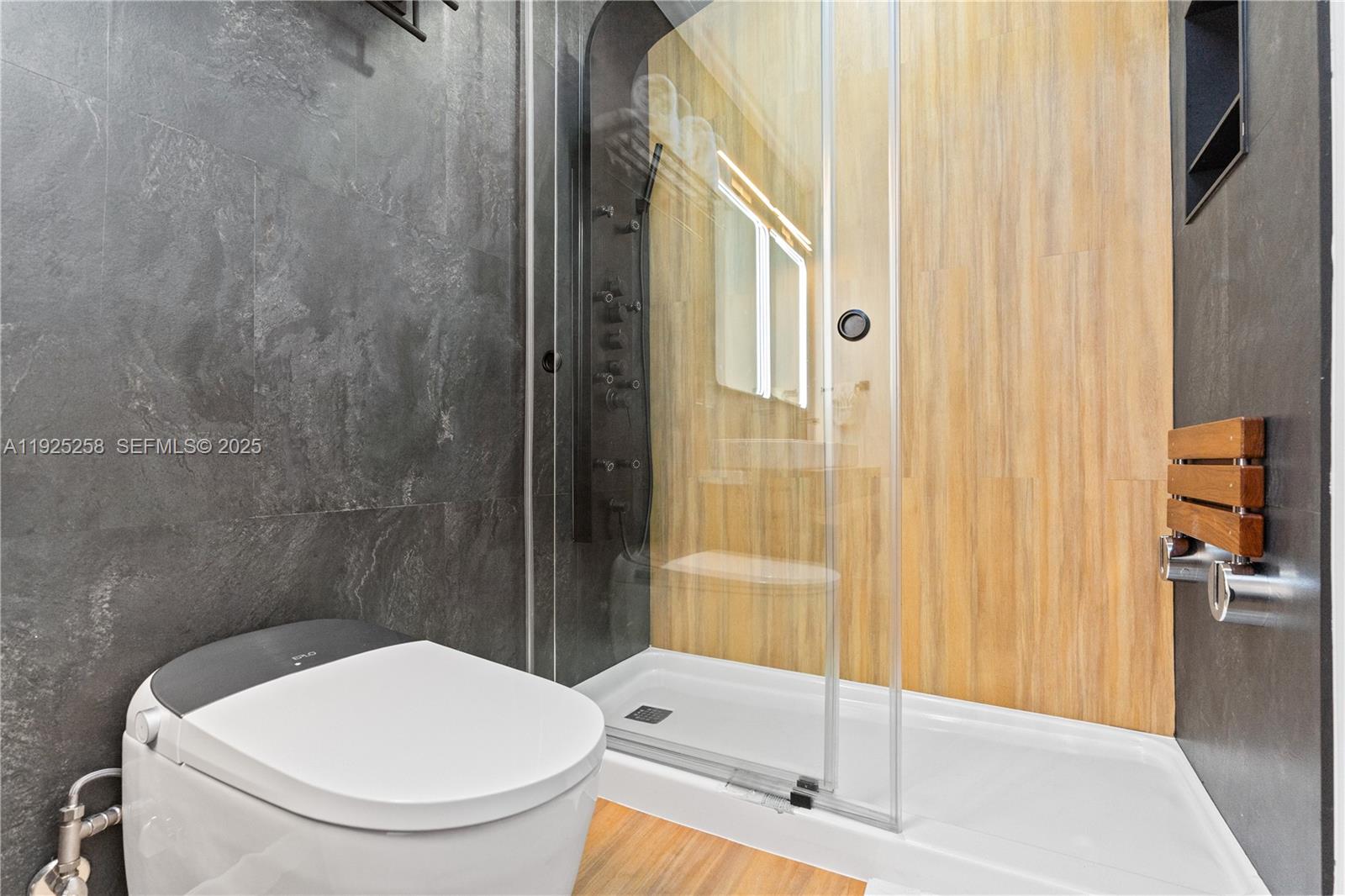 BUNCHE PARK - Residential Lease