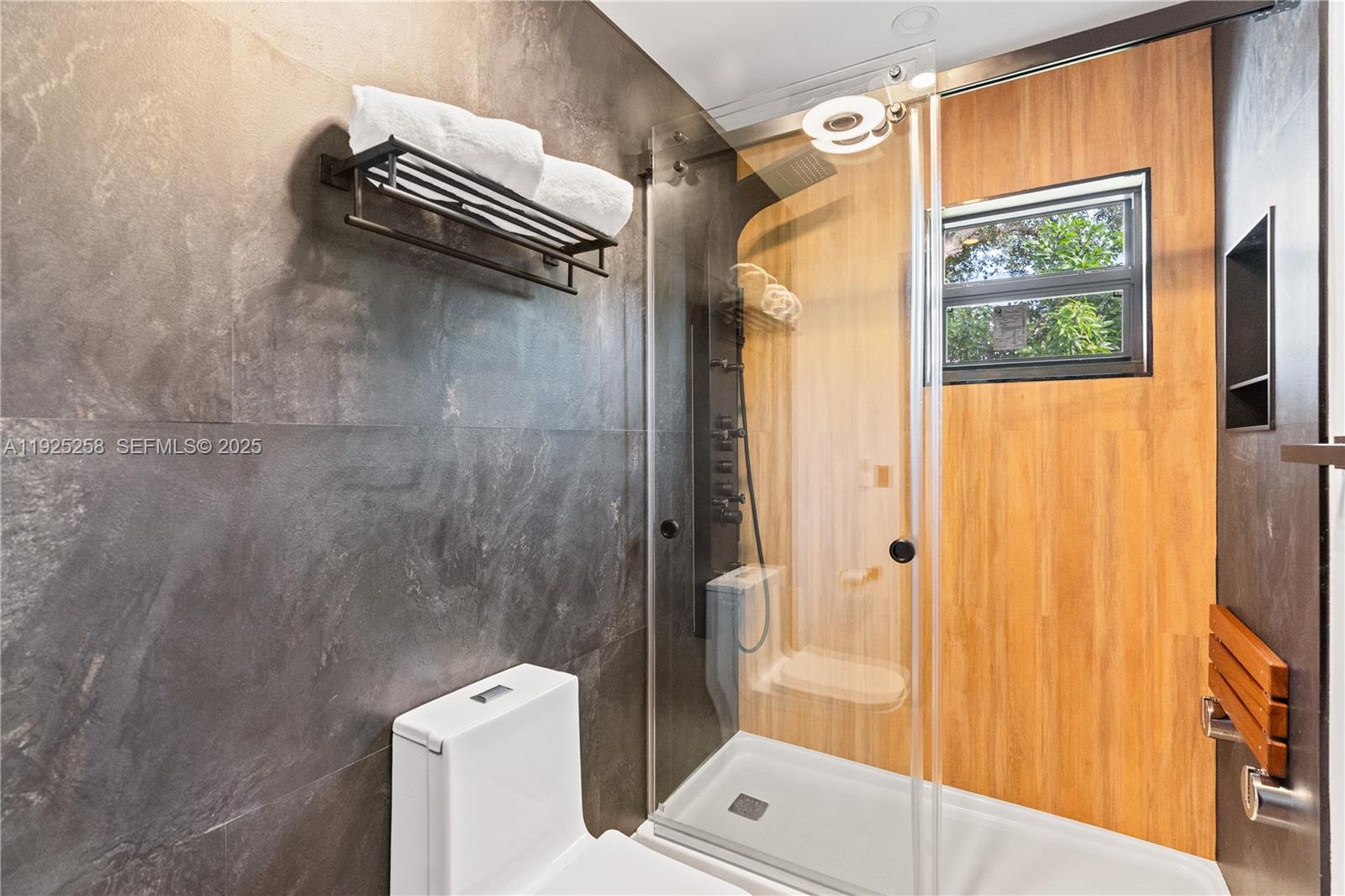 BUNCHE PARK - Residential Lease