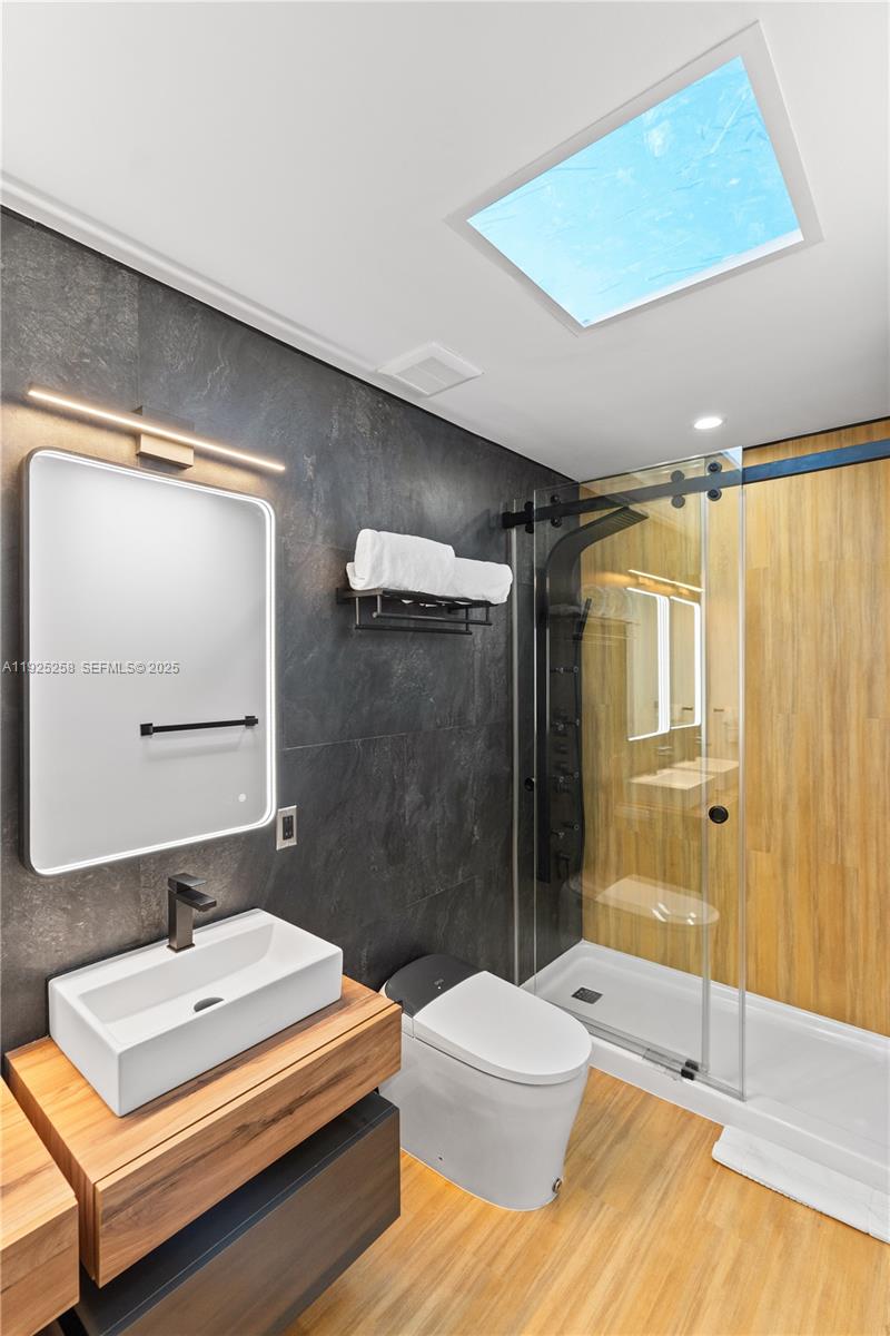 BUNCHE PARK - Residential Lease