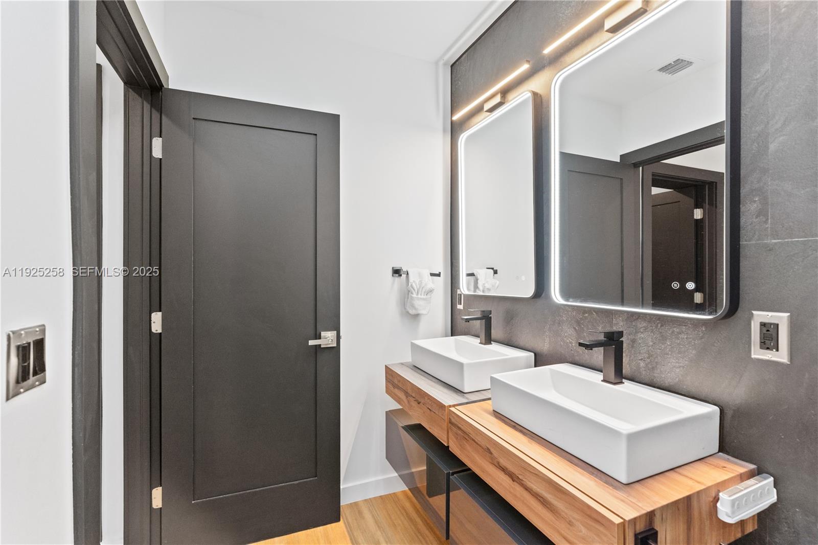 BUNCHE PARK - Residential Lease