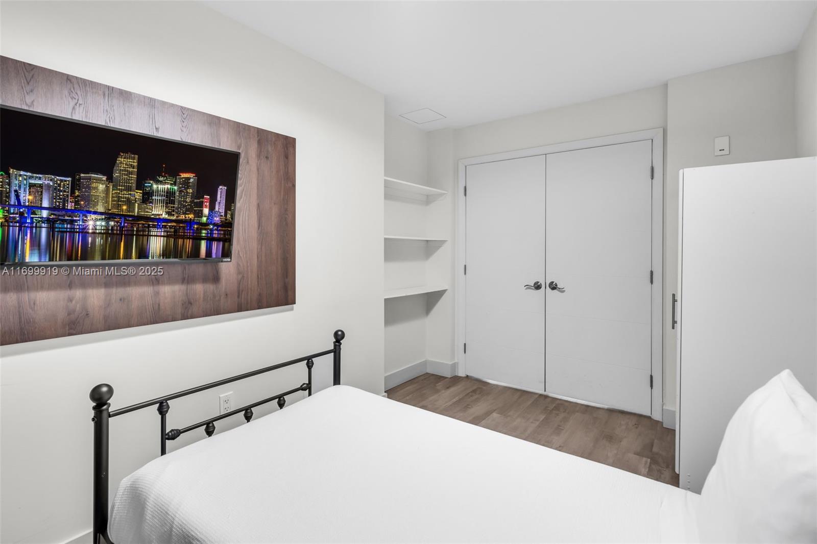 COSTA HOLLYWOOD CONDO - Residential
