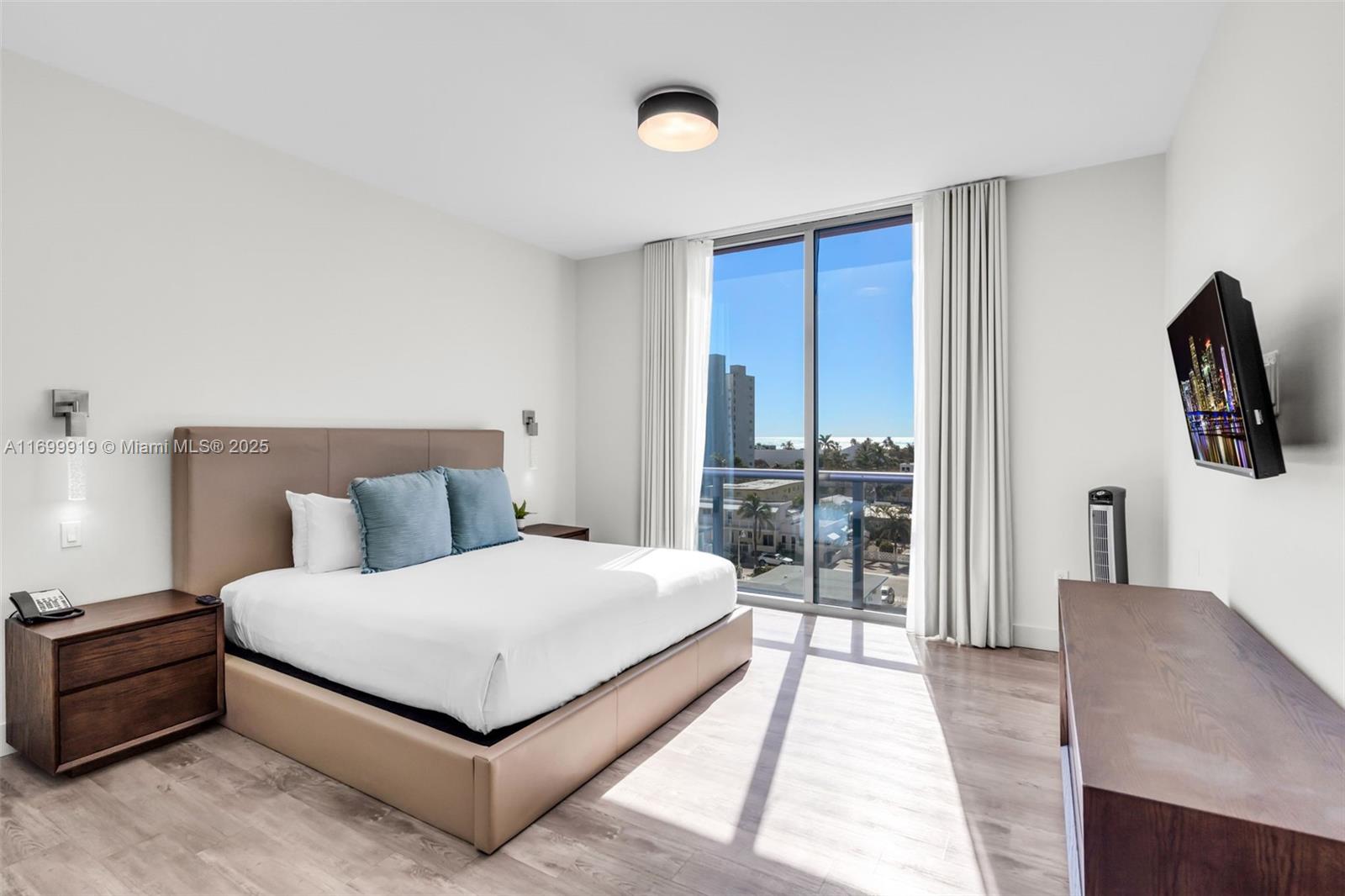 COSTA HOLLYWOOD CONDO - Residential