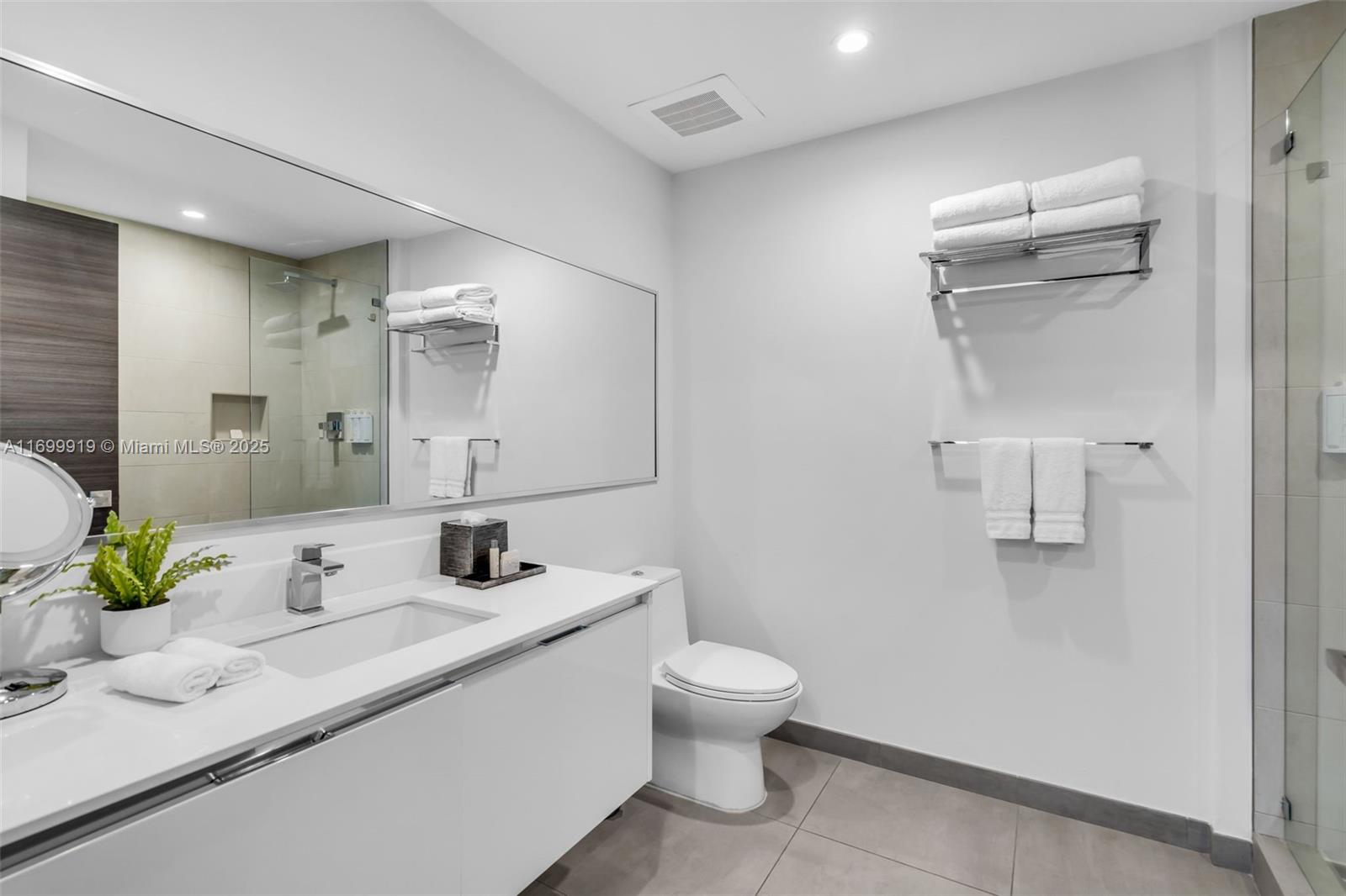 COSTA HOLLYWOOD CONDO - Residential
