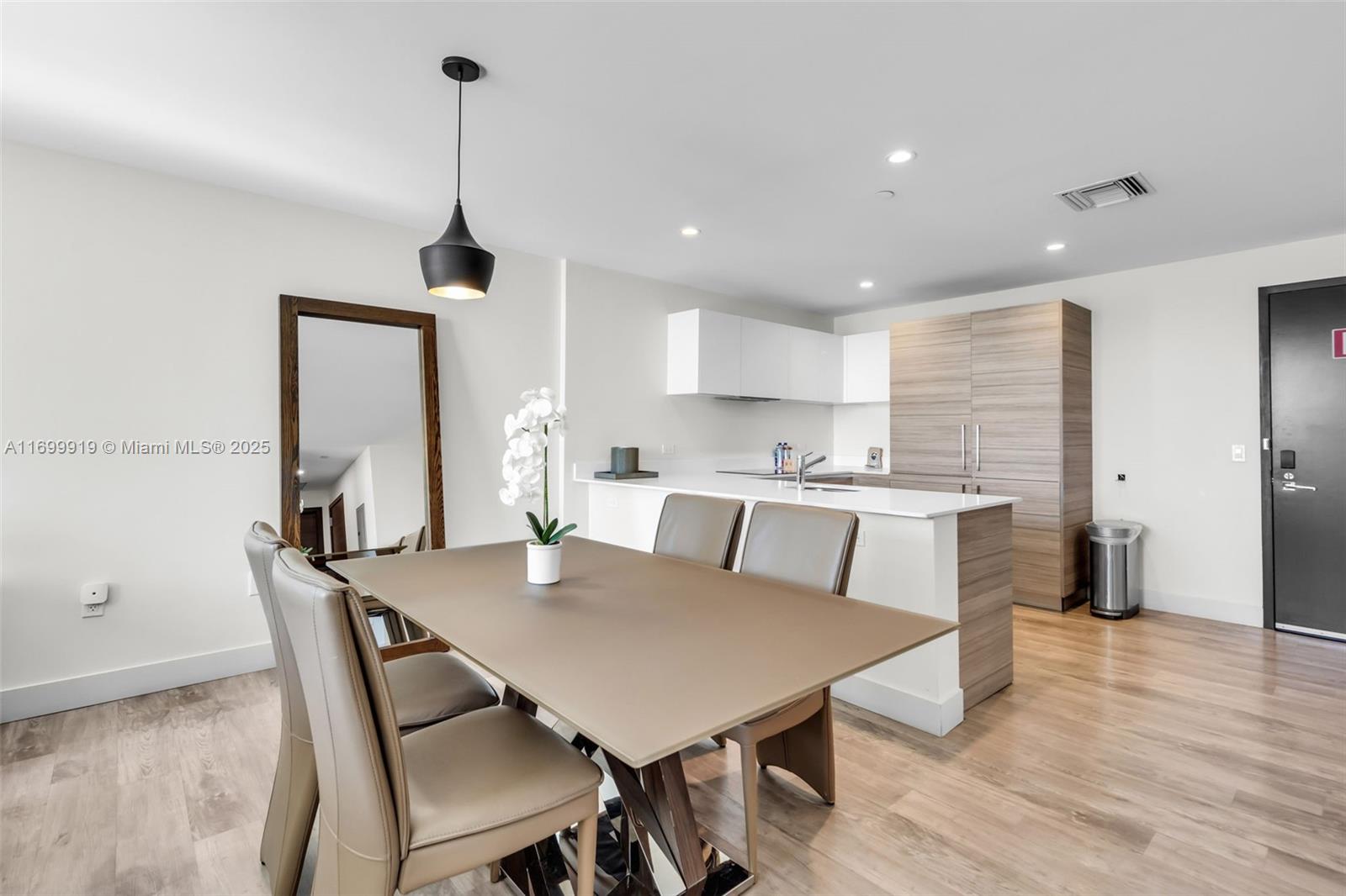 COSTA HOLLYWOOD CONDO - Residential
