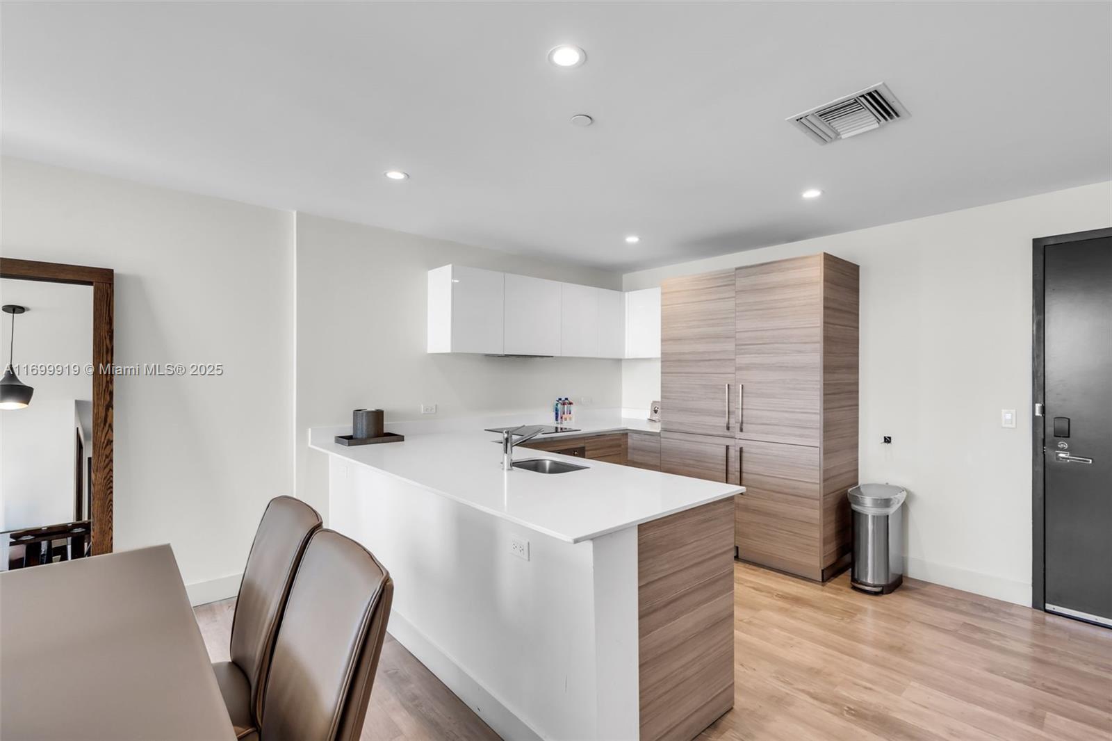 COSTA HOLLYWOOD CONDO - Residential