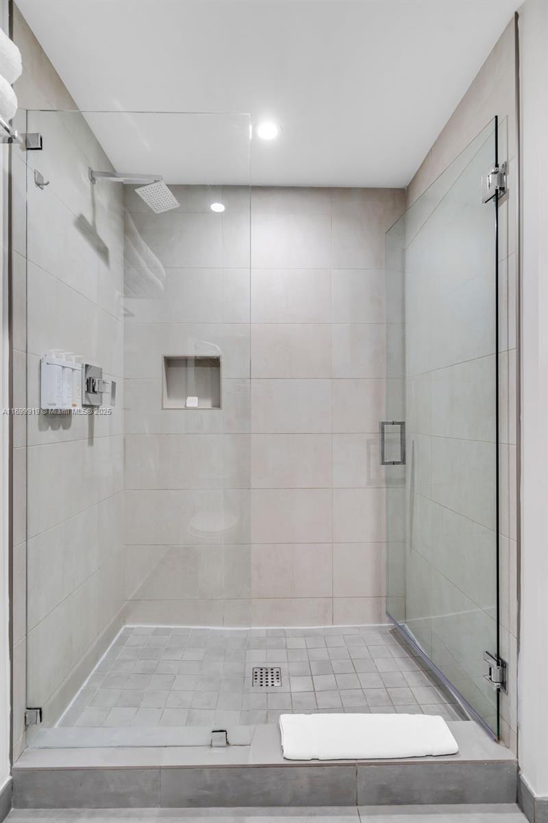 COSTA HOLLYWOOD CONDO - Residential