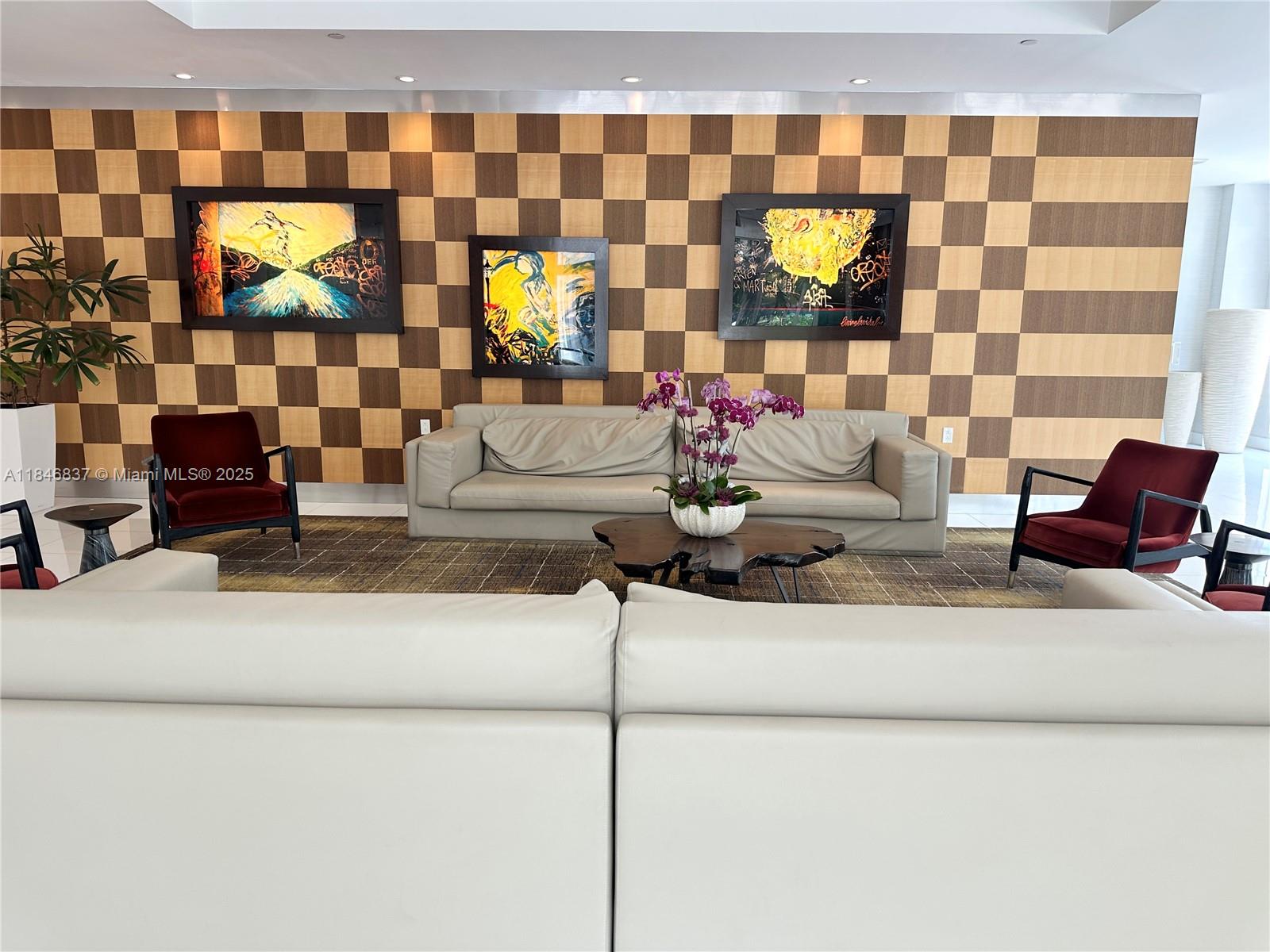 1800 N Bayshore Dr 4102
