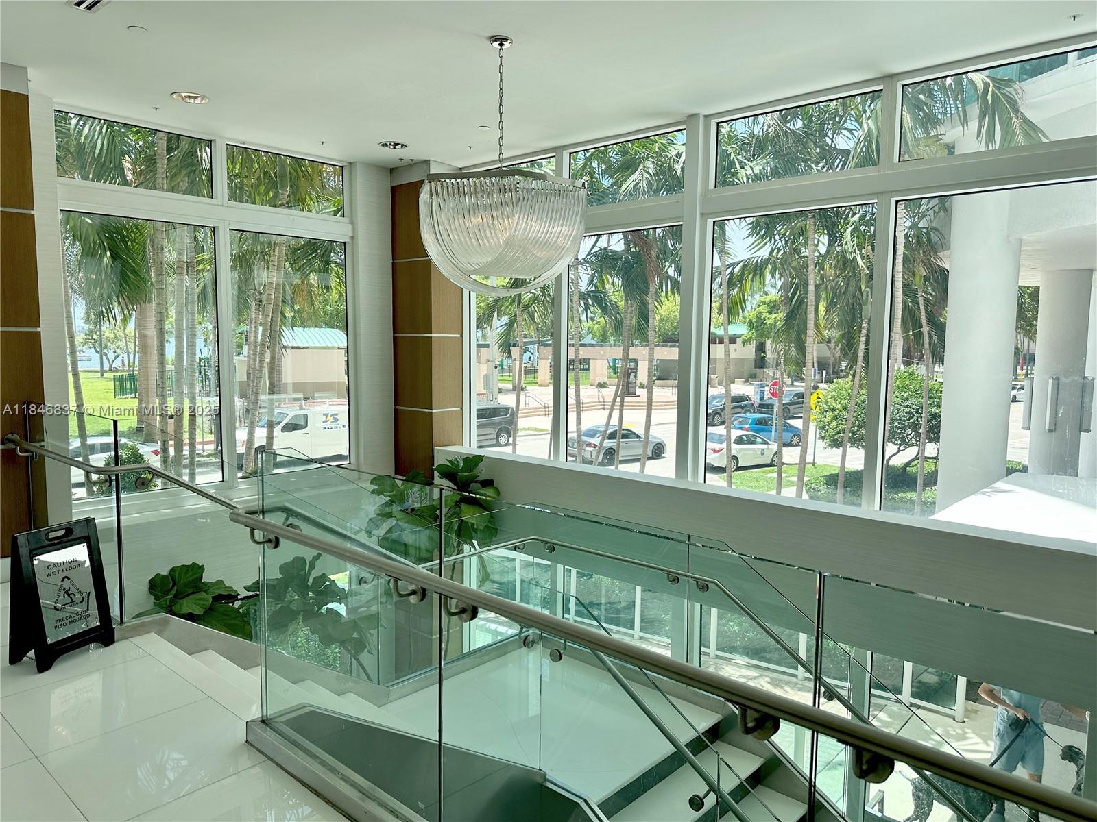 1800 N Bayshore Dr 4102