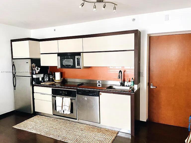 ARTECITY GOVERNOR CONDO - Residential Lease