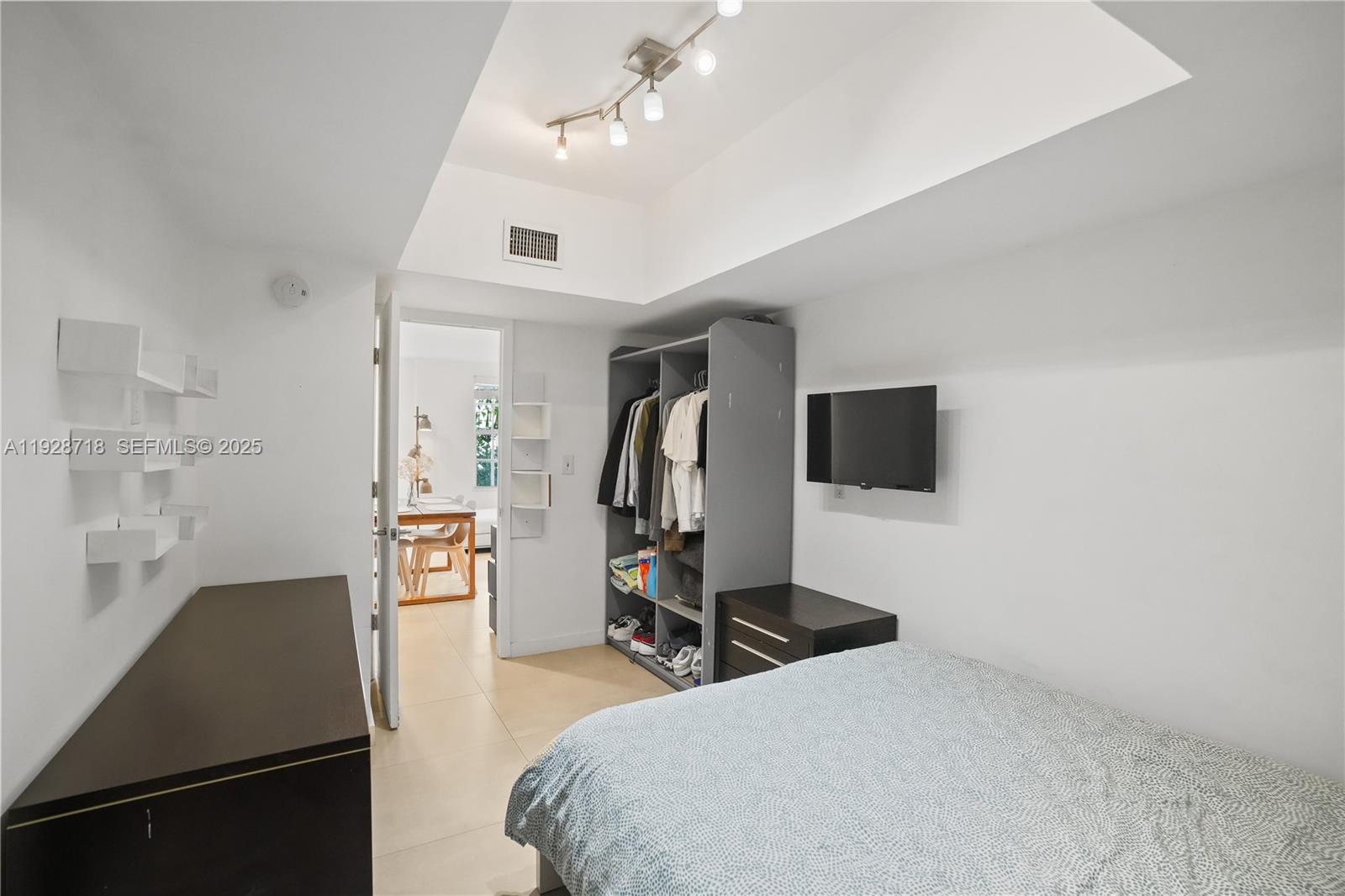 FRIENDLY CORNER CONDO - Residential