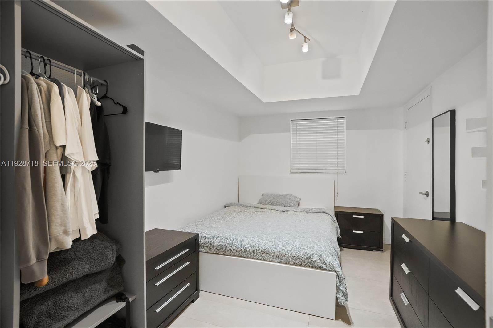 FRIENDLY CORNER CONDO - Residential