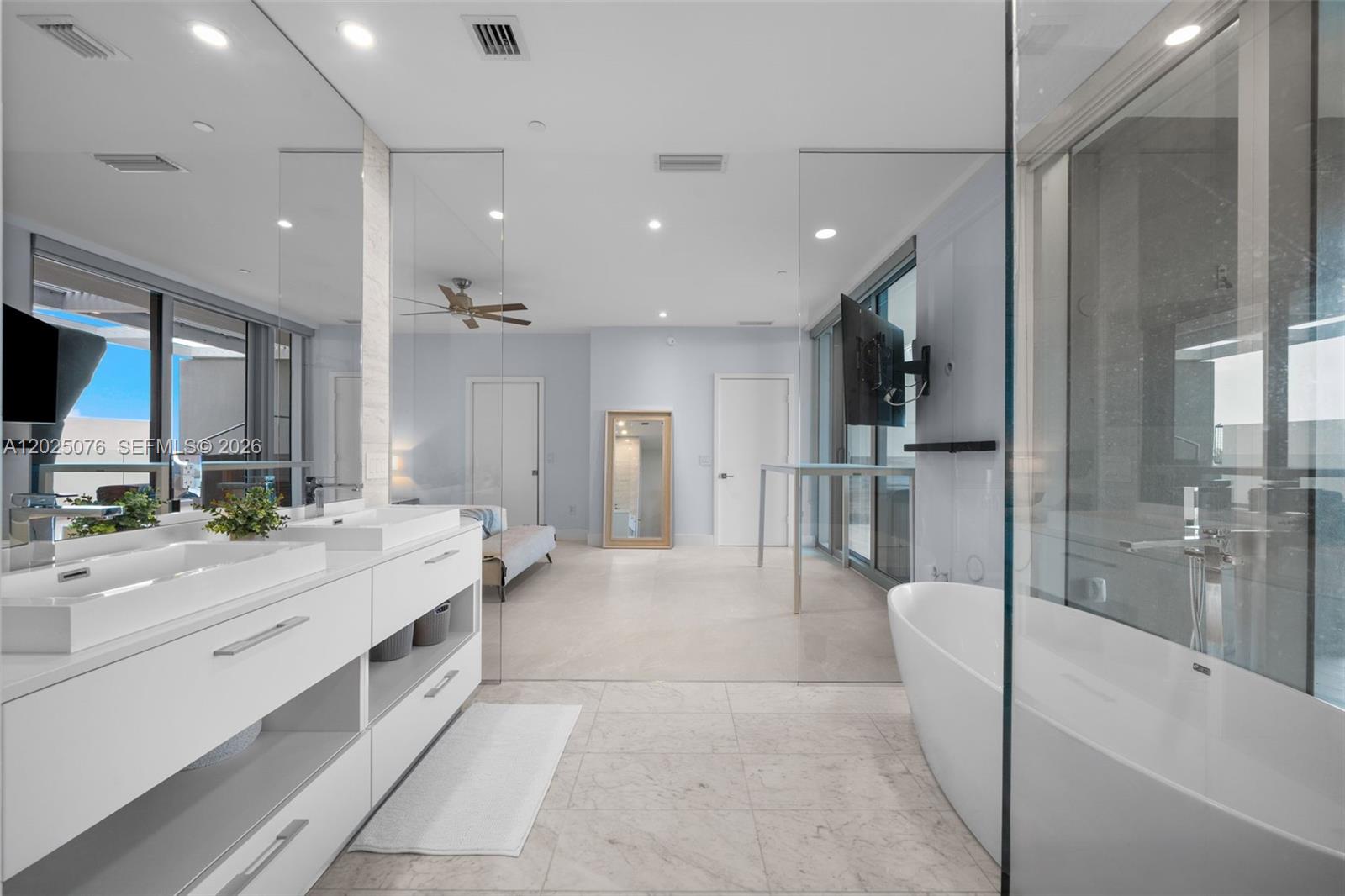 PARAISO BAY CONDO - Residential