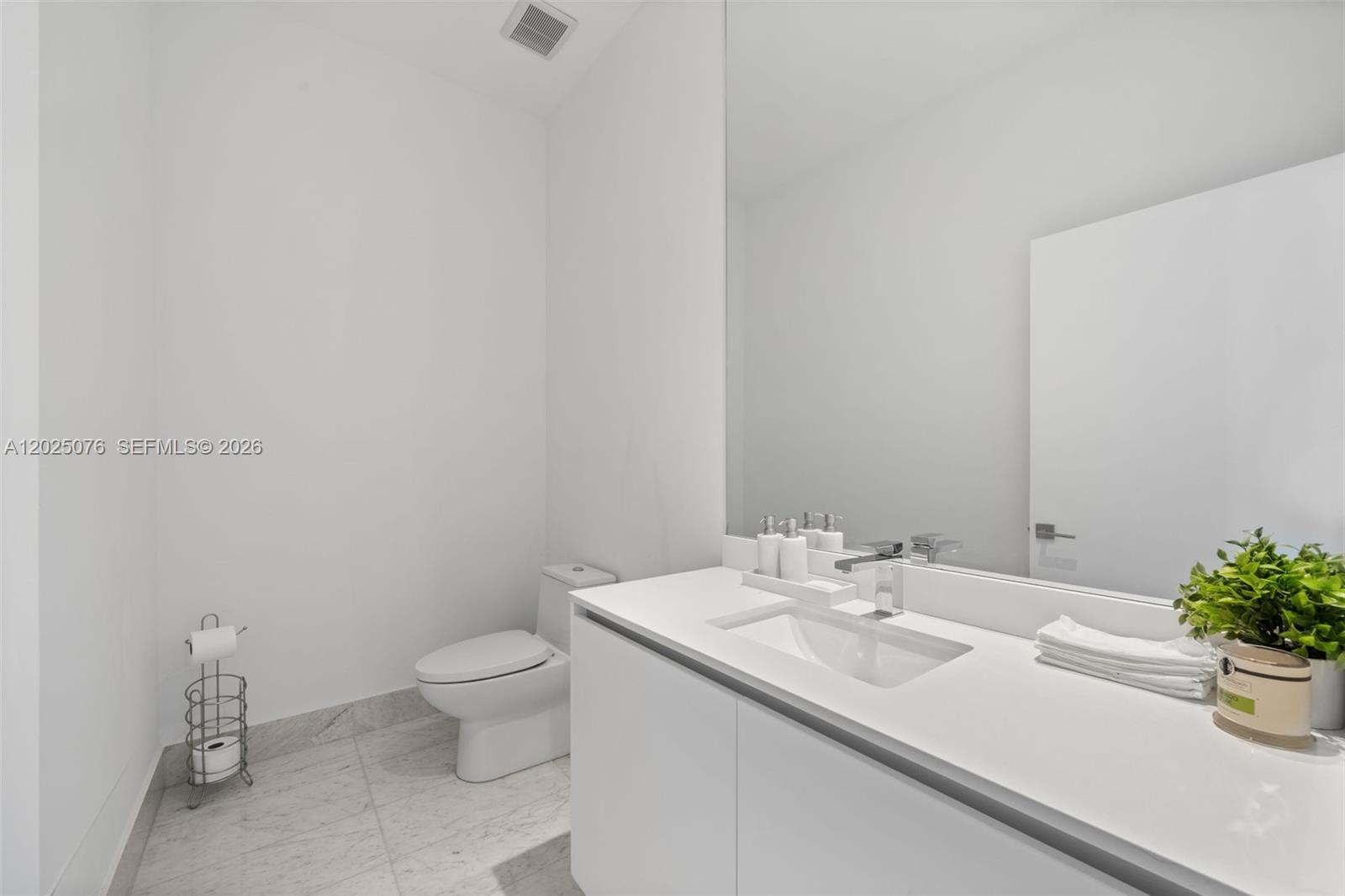 PARAISO BAY CONDO - Residential