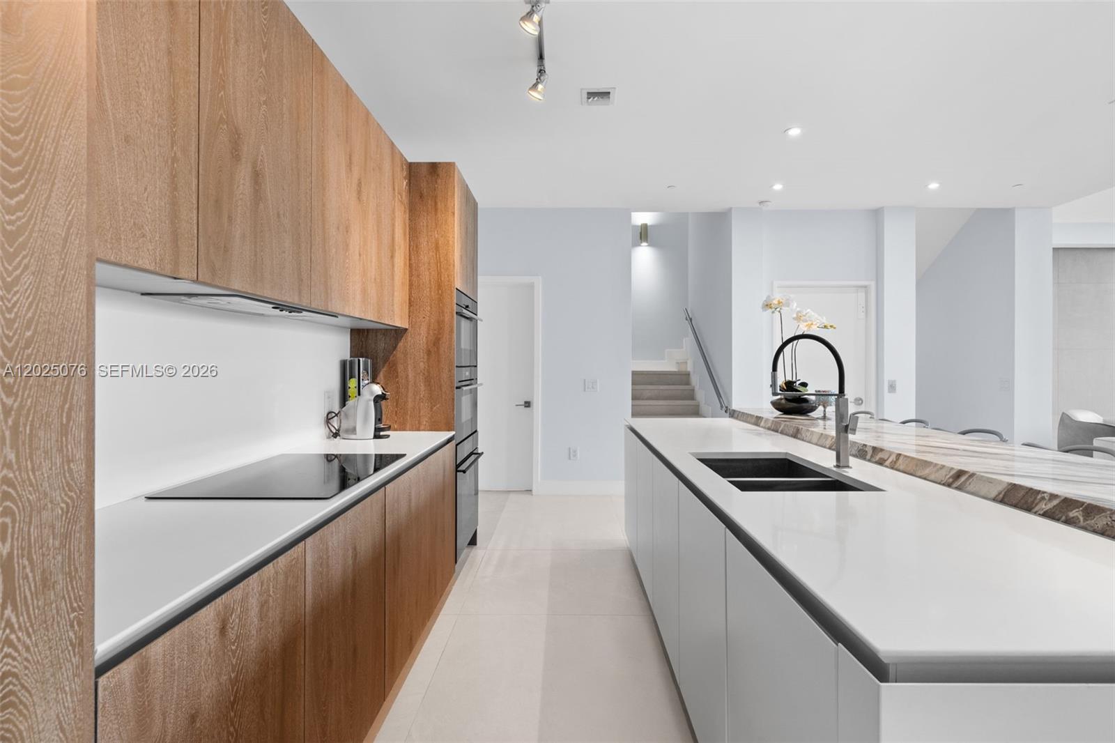 PARAISO BAY CONDO - Residential