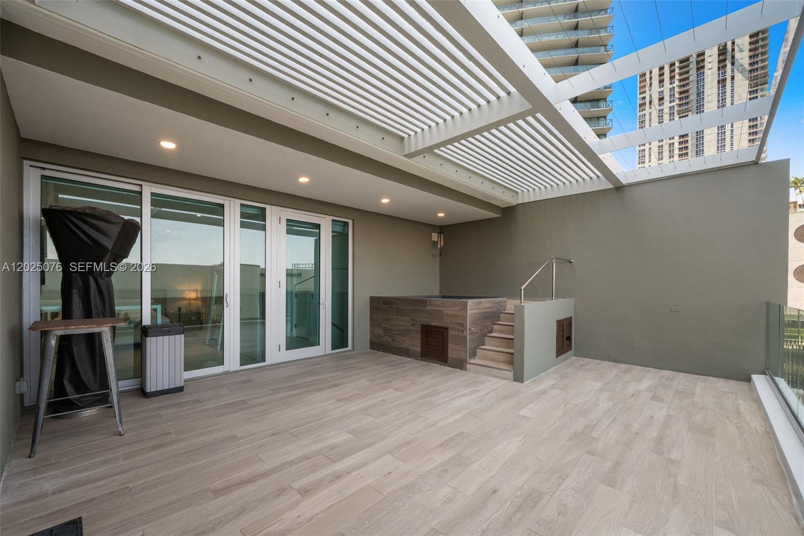 PARAISO BAY CONDO - Residential