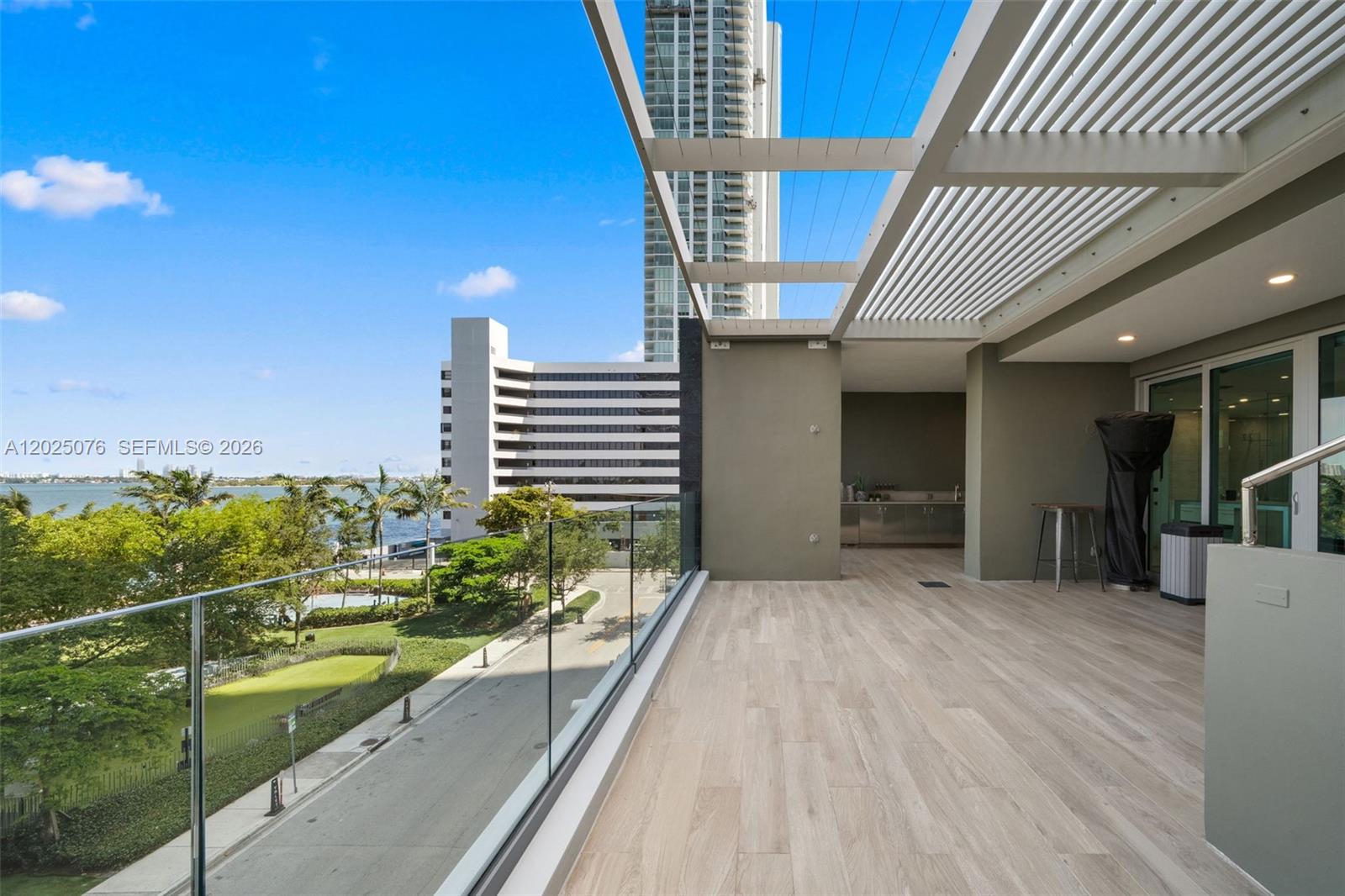 PARAISO BAY CONDO - Residential