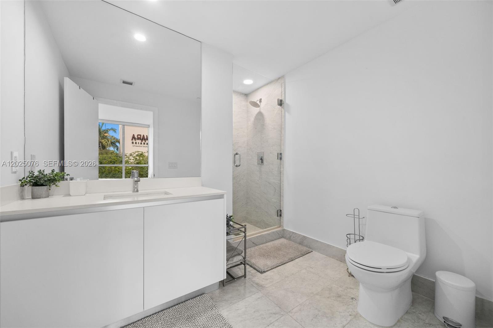 PARAISO BAY CONDO - Residential
