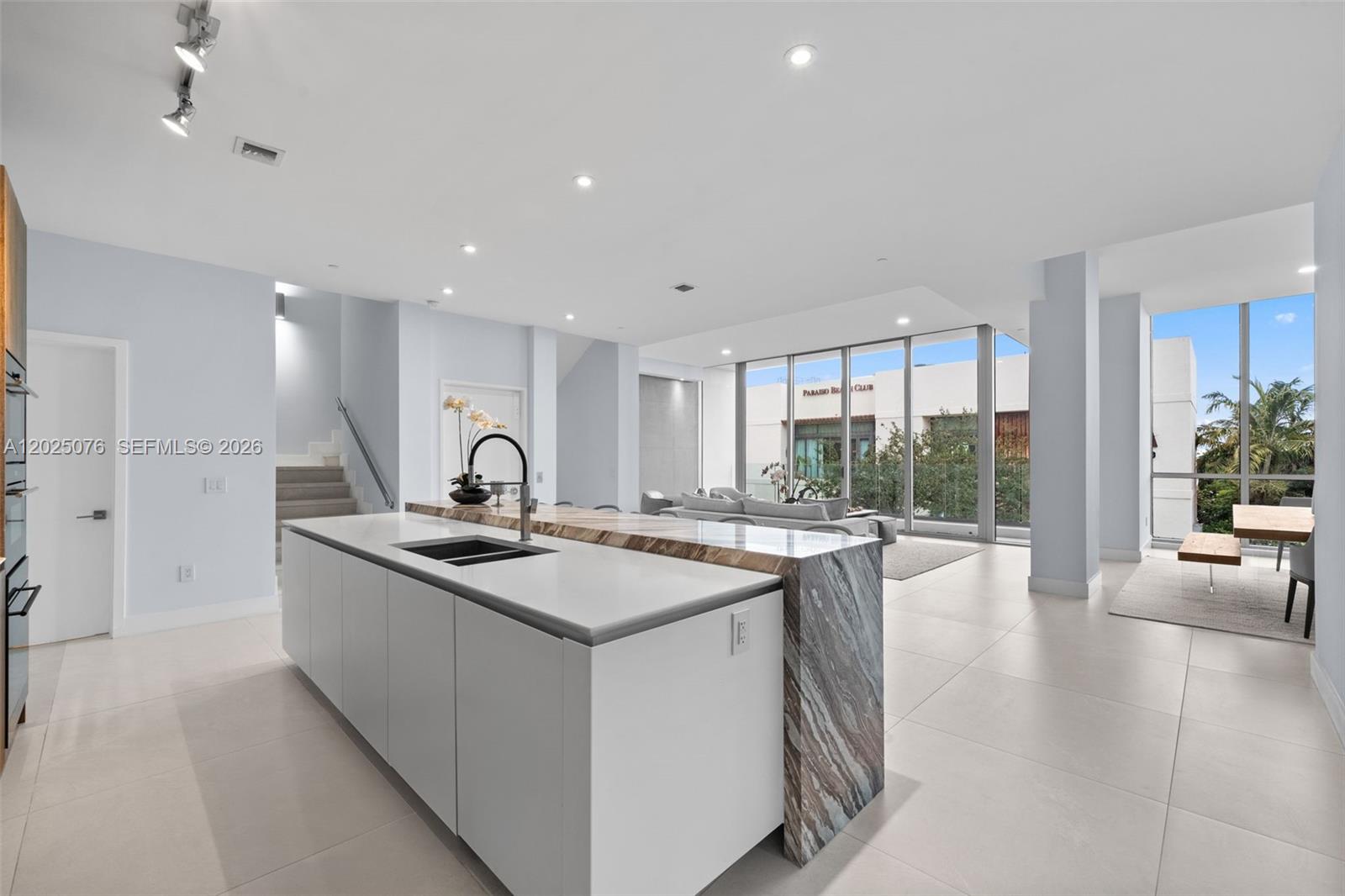 PARAISO BAY CONDO - Residential