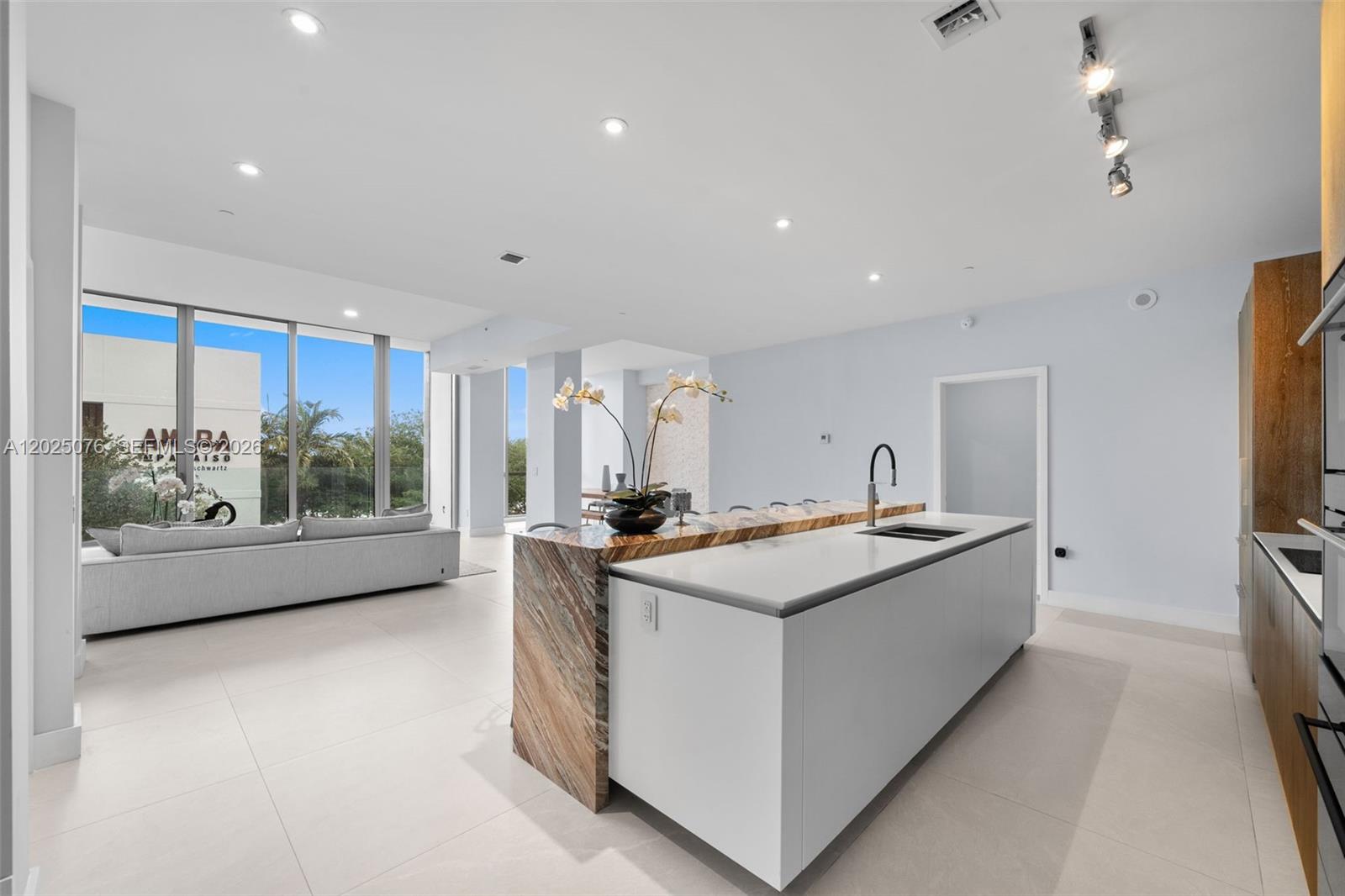 PARAISO BAY CONDO - Residential