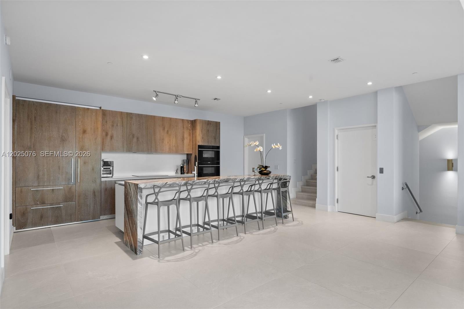PARAISO BAY CONDO - Residential