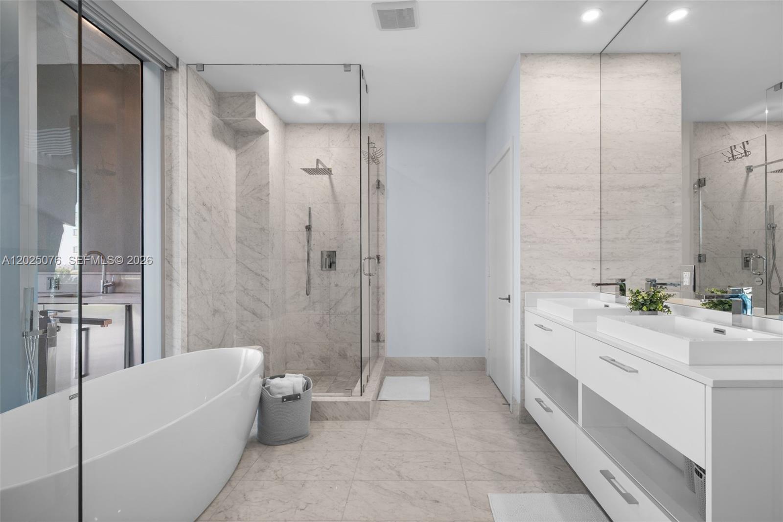 PARAISO BAY CONDO - Residential