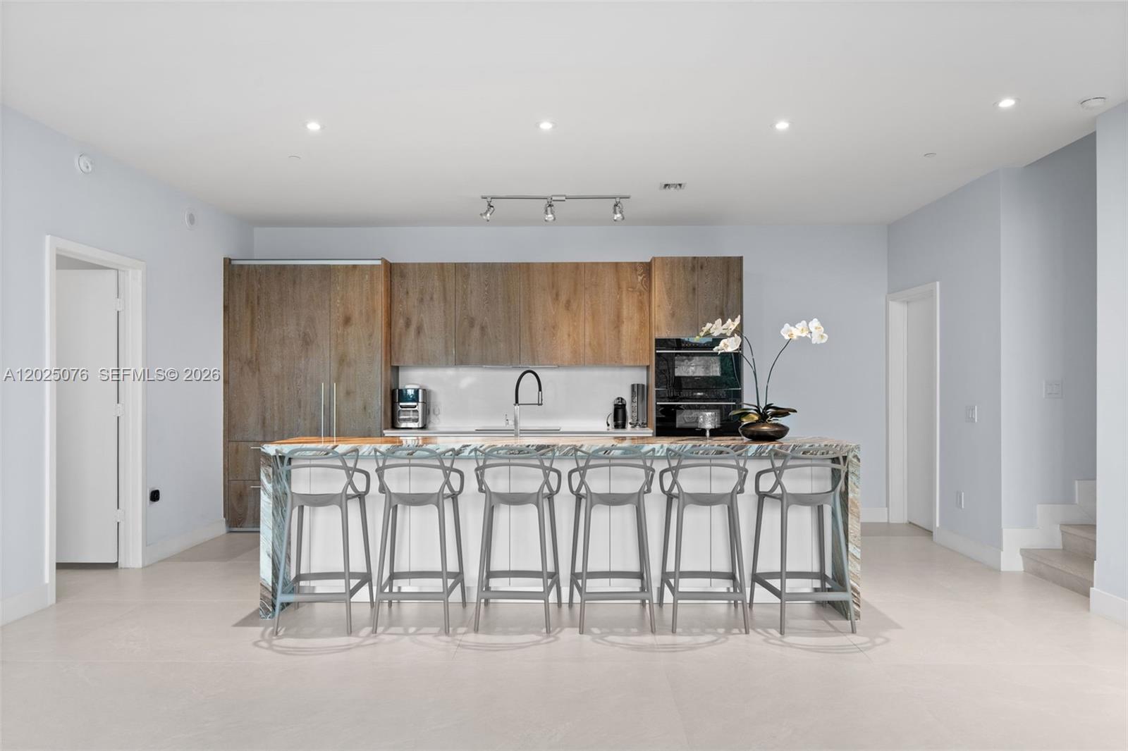 PARAISO BAY CONDO - Residential