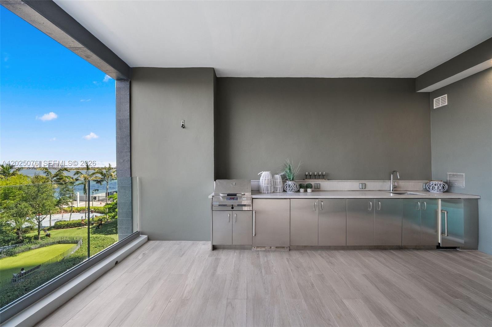 PARAISO BAY CONDO - Residential