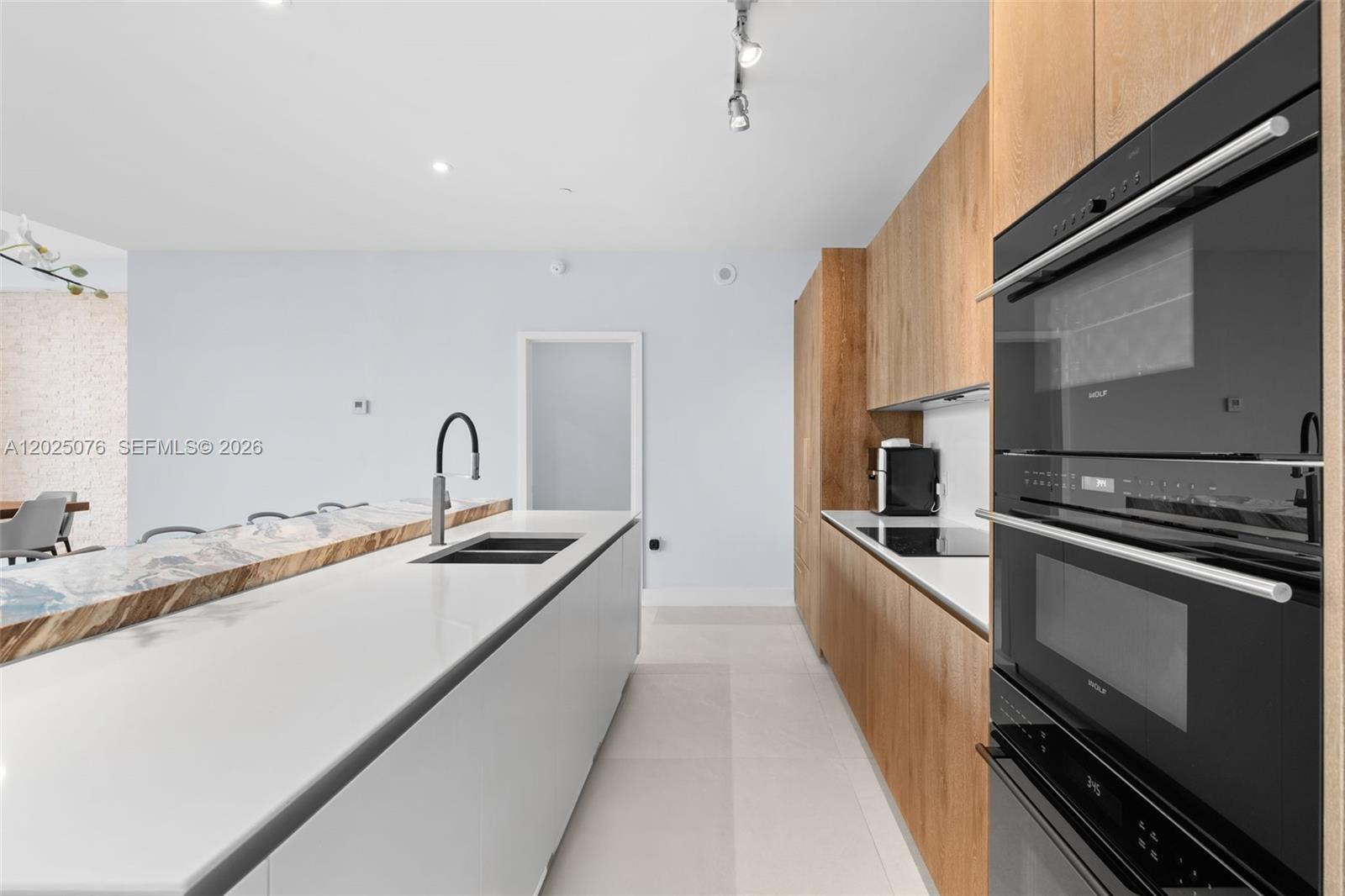 PARAISO BAY CONDO - Residential