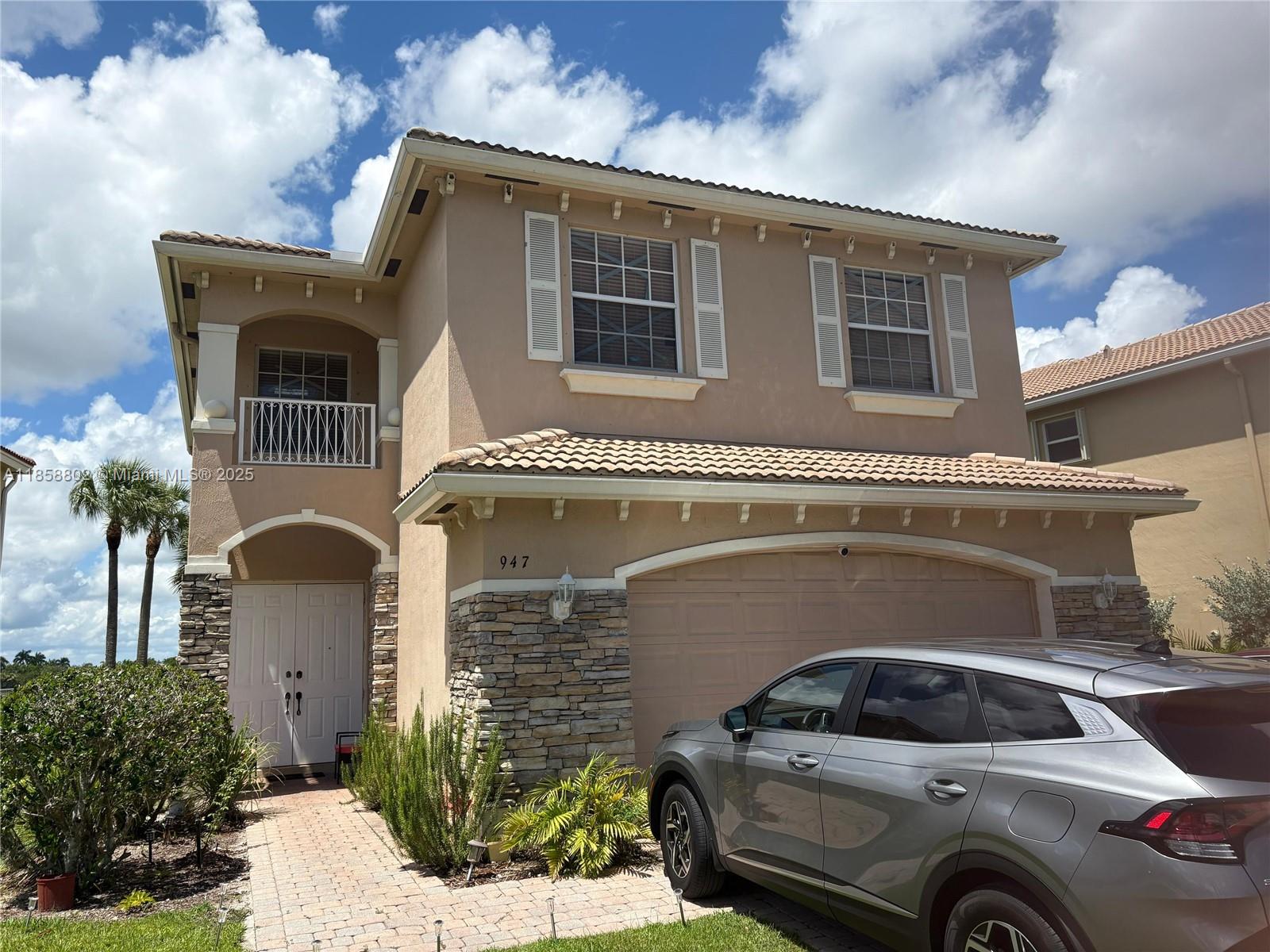 Beautiful single family home in resort style community in Viscaya falls!! Close to shopping and dinning!! Plenty of space with 2,753 sq ft of Livable space! 2 car garage plenty of space for your toys! Available Sept 15th! Easy to show!