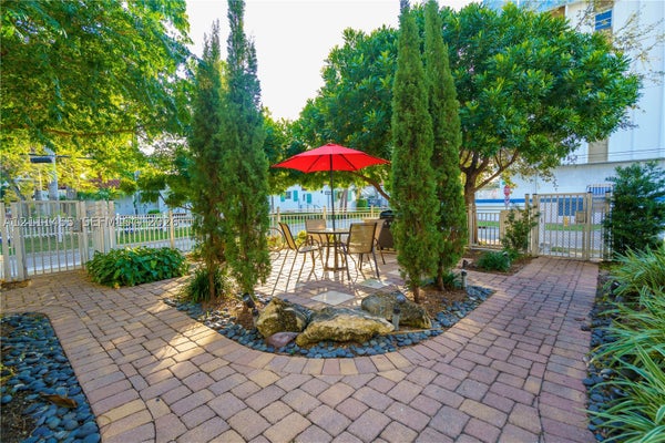 2425 FLAMINGO PL APT 2, MIAMI BEACH, FL 33140 - Image 5cdae7e8db21f49d7a80d1c19a38f08d/3664754732