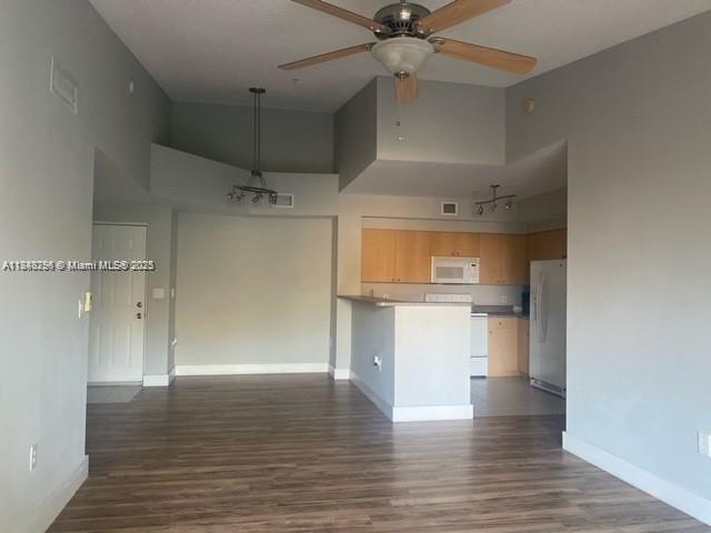 7930 N Nob Hill 304, Tamarac, FL, 33321/$253,000 4 7930 N Nob Hill 304