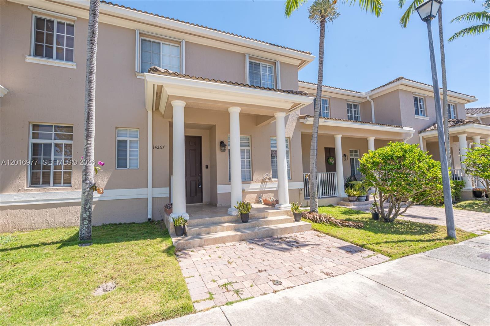 MANDARIN LAKES - Residential