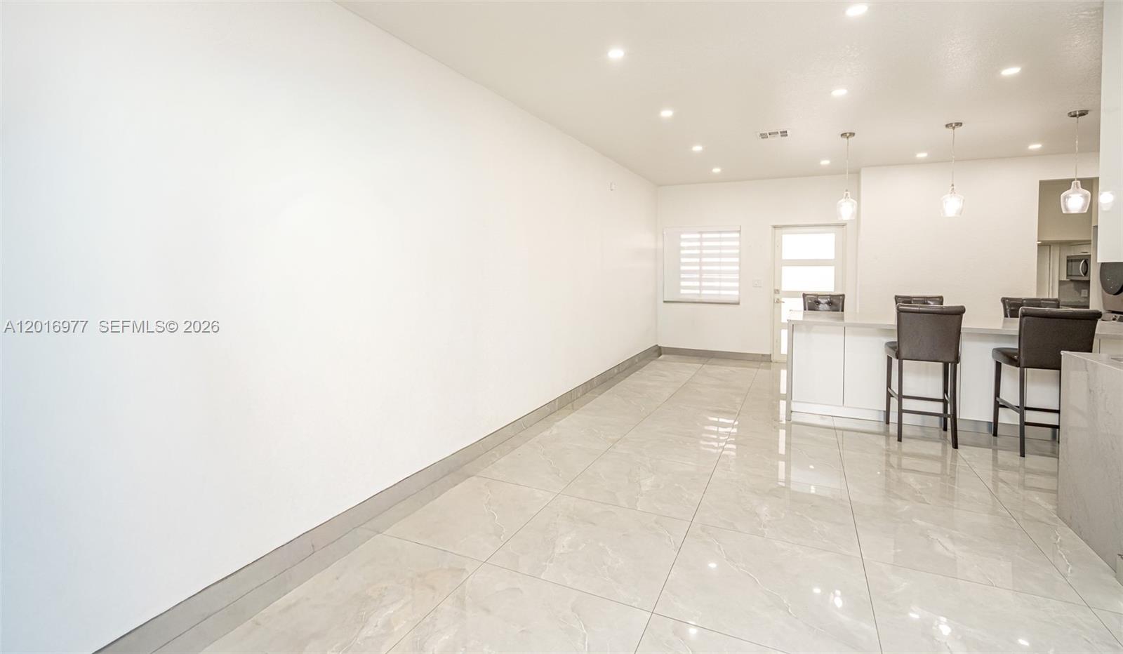 MANDARIN LAKES - Residential