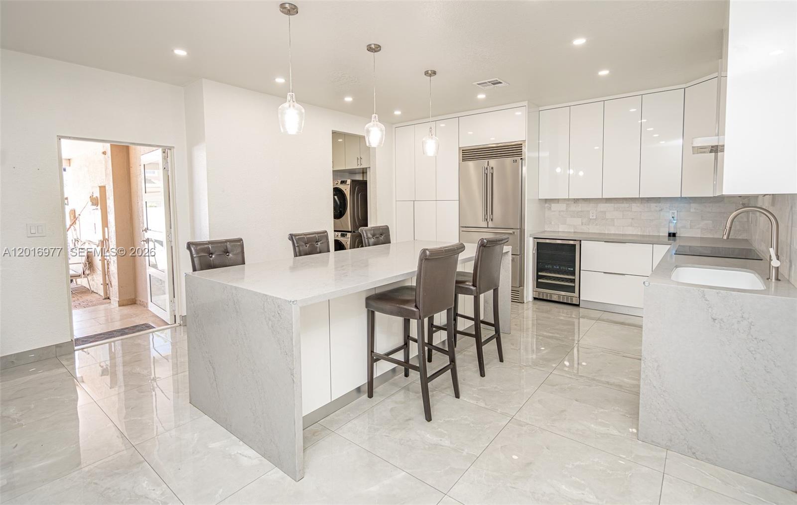 MANDARIN LAKES - Residential